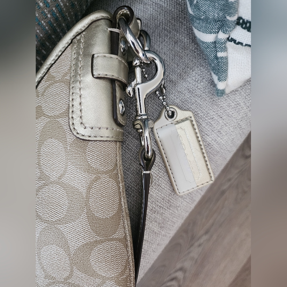 Coach Beige & White & Gold Adjustable 1 Crossbody/1 Shoulder Strap - Picture 4 of 16